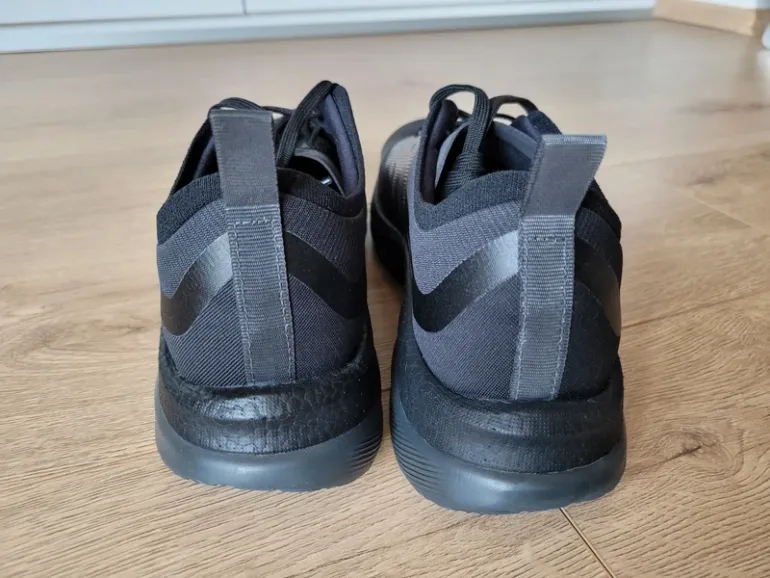 Adidas Sportschuhe schwarz bike usato — immagine 4 di 8