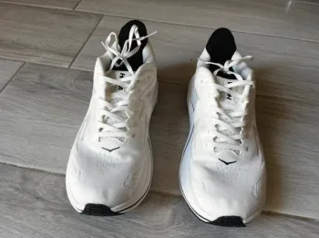 Hoka Clifton 10 bike d'occasion — image 2 sur 4
