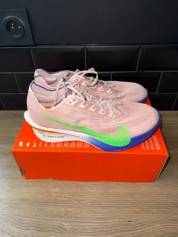 Used Nike Vaporfly 4% Next% bike — image 4 of 8