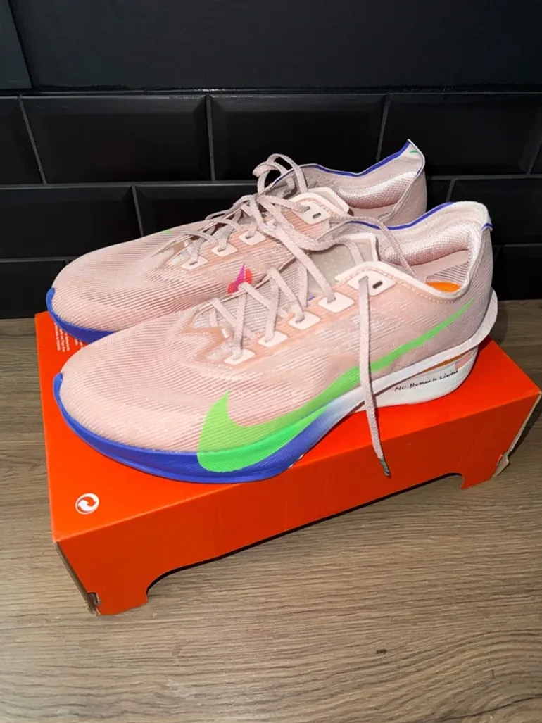 Used Nike Vaporfly 4% Next% bike — image 2 of 8