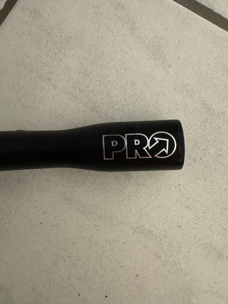 Použité Pro Vibe Carbon Aero Superlight 31.8mm 420mm 2025 bike — obrázek 7 z 10
