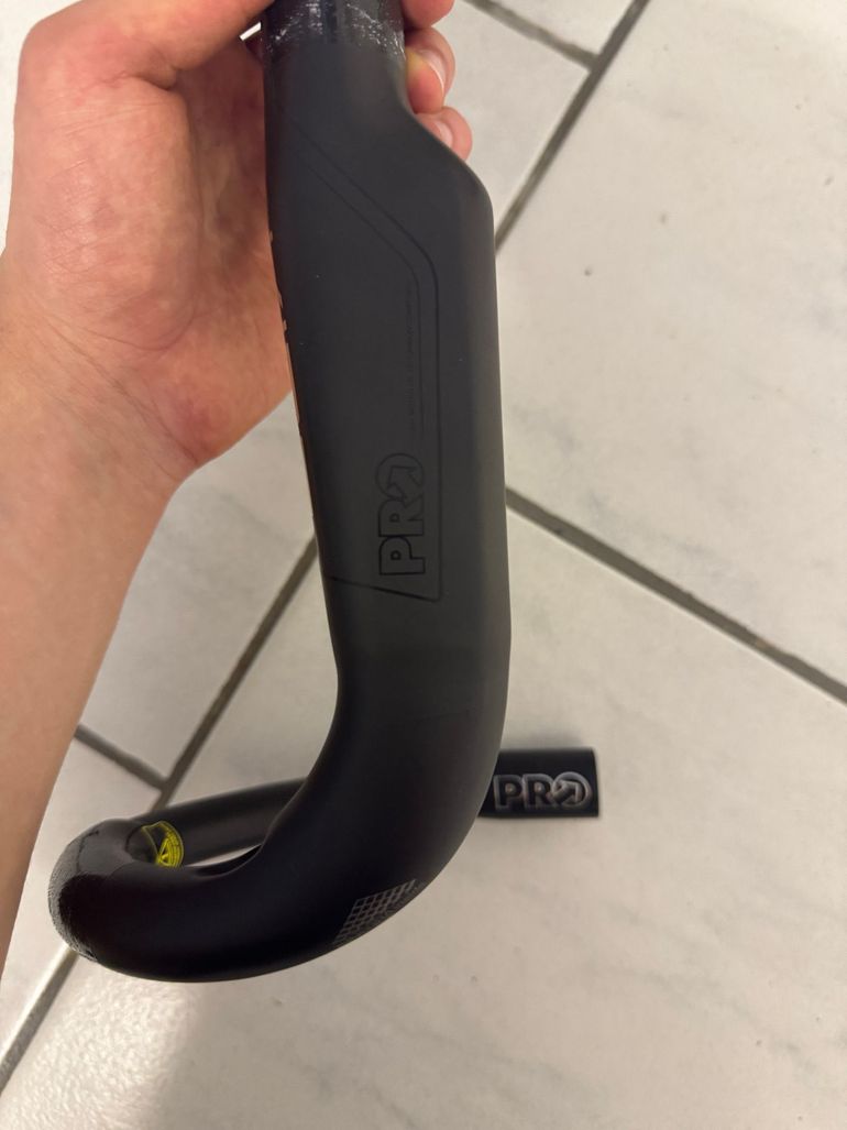 Použité Pro Vibe Carbon Aero Superlight 31.8mm 420mm 2025 bike — obrázek 5 z 10