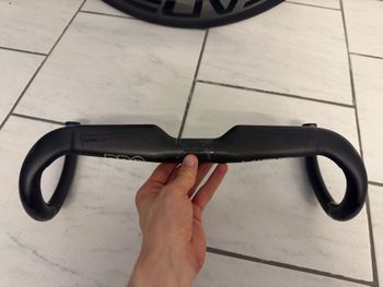 Použité Pro Vibe Carbon Aero Superlight 31.8mm 420mm 2025 bike — obrázek 2 z 10
