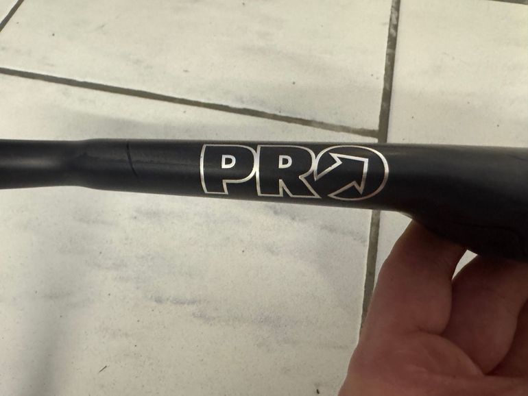 Použité Pro Vibe Carbon Aero Superlight 31.8mm 420mm 2025 bike — obrázek 9 z 10