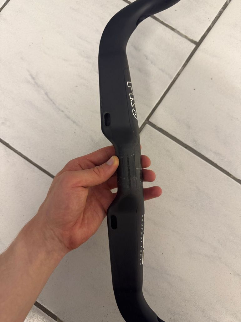 Použité Pro Vibe Carbon Aero Superlight 31.8mm 420mm 2025 bike — obrázek 8 z 10