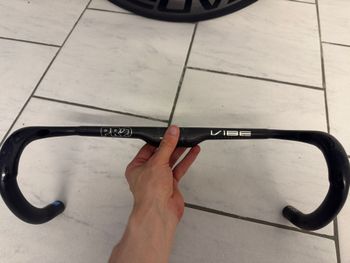 Použité Pro Vibe Carbon Aero Superlight 31.8mm 420mm 2025 bike