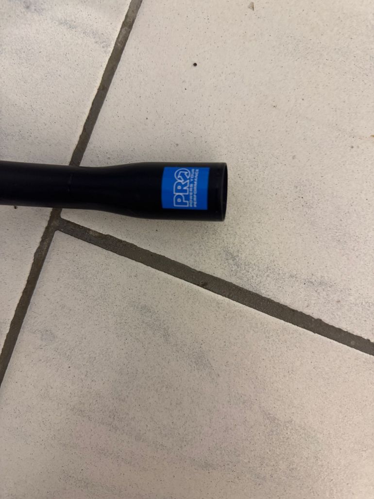 Použité Pro Vibe Carbon Aero Superlight 31.8mm 420mm 2025 bike — obrázek 10 z 10