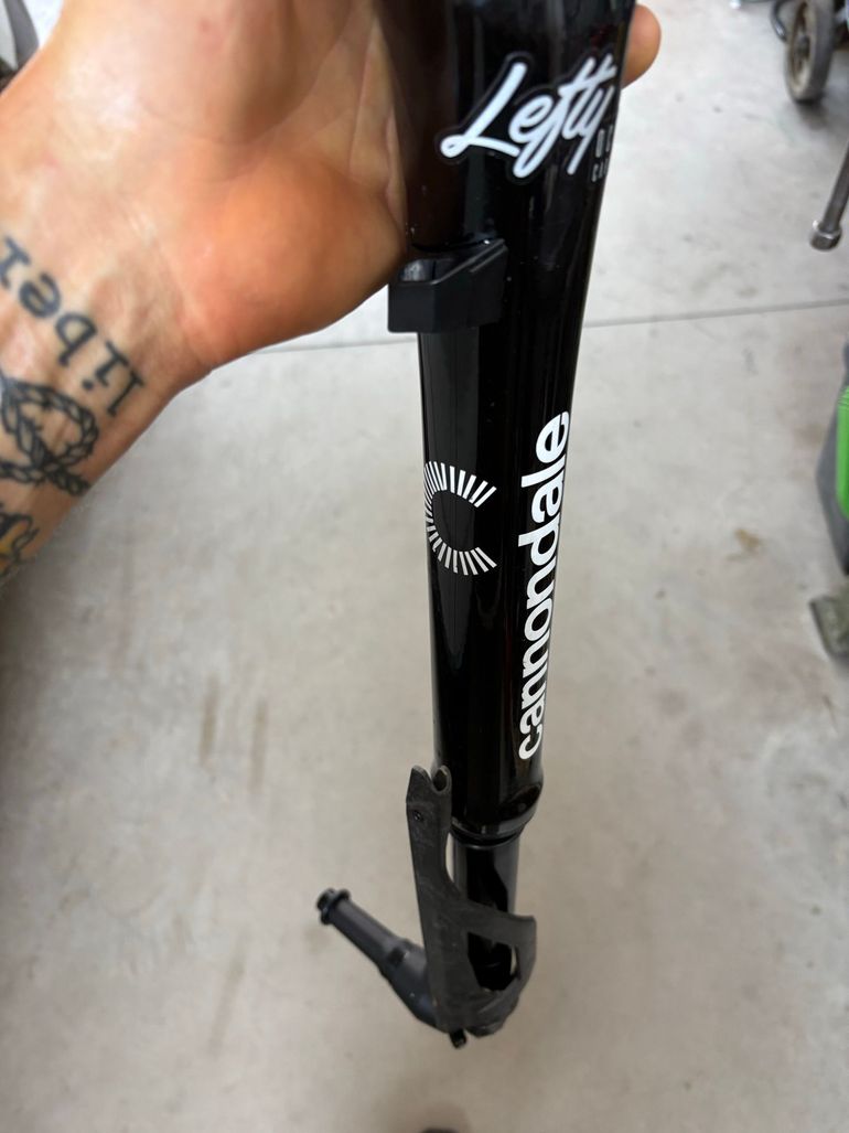 Used Cannondale Lefty Ocho Carbon 2025 bike — image 4 of 13
