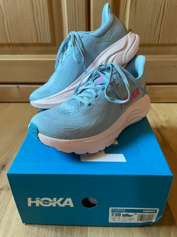 Brugt Hoka Arahi 8 bike