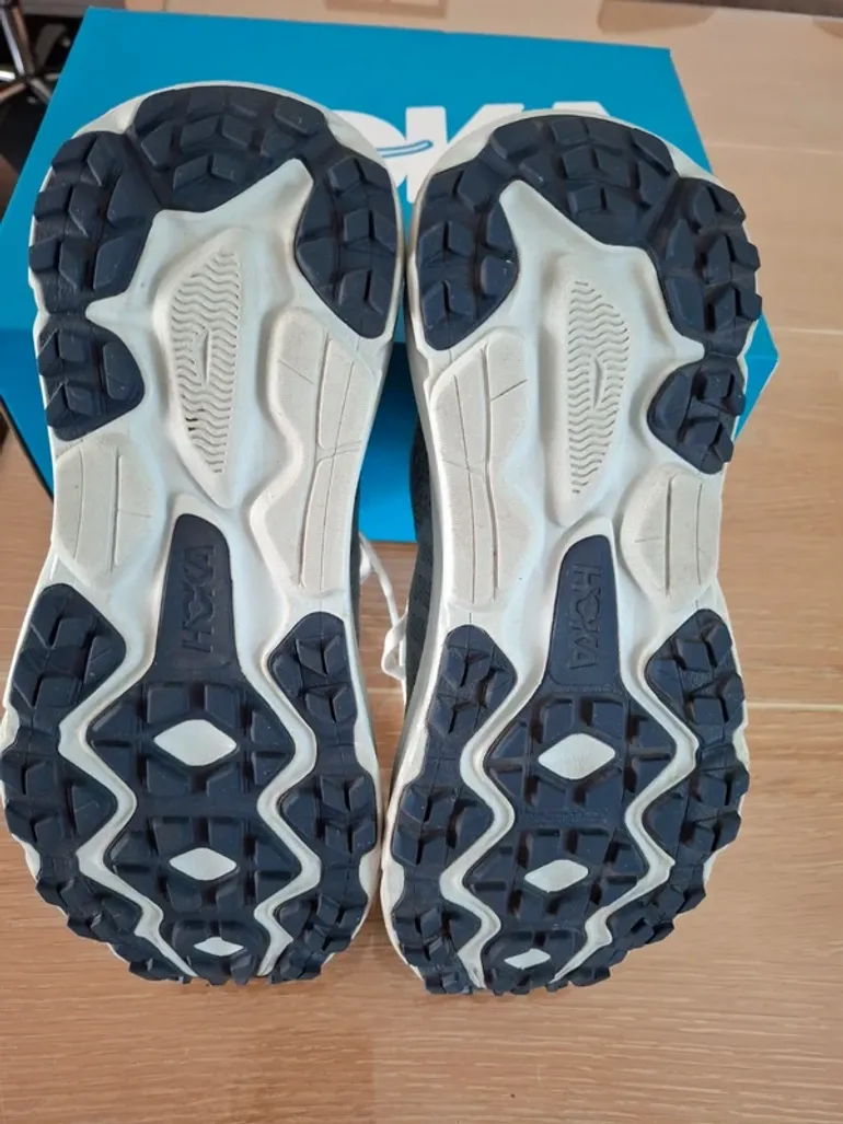 Tweedehands Hoka damesschoenen maat 42 bike — afbeelding 9 van 9