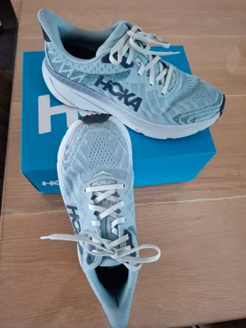 Tweedehands Hoka damesschoenen maat 42 bike