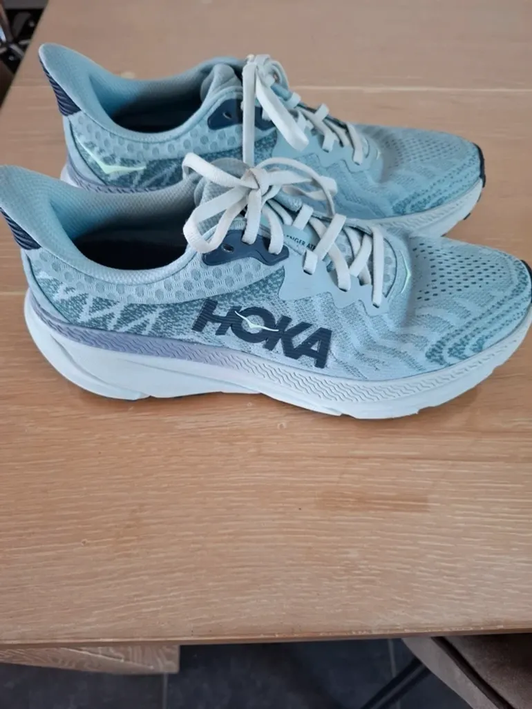 Tweedehands Hoka damesschoenen maat 42 bike — afbeelding 4 van 9