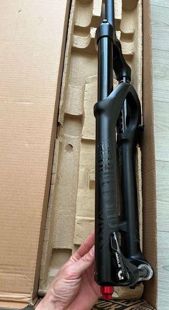 Used RockShox FS-Yari RC B2 bike — image 3 of 12