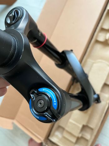 Used RockShox FS-Yari RC B2 bike — image 7 of 12