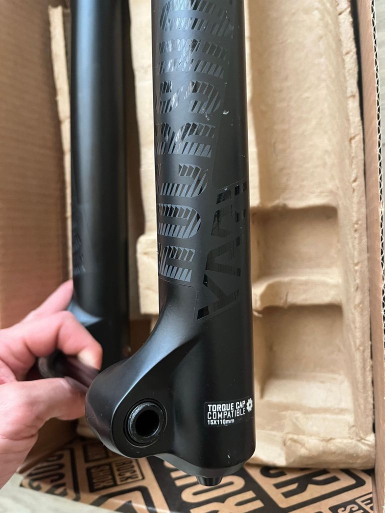 Used RockShox FS-Yari RC B2 bike — image 10 of 12