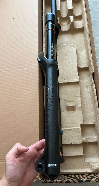 Used RockShox FS-Yari RC B2 bike — image 4 of 12