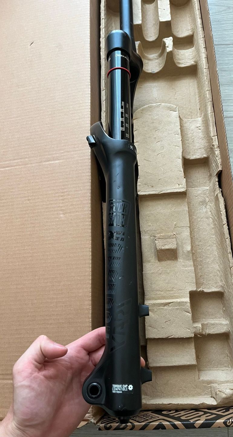 Used RockShox FS-Yari RC B2 bike — image 4 of 12