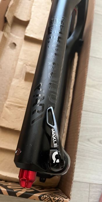 Used RockShox FS-Yari RC B2 bike — image 9 of 12