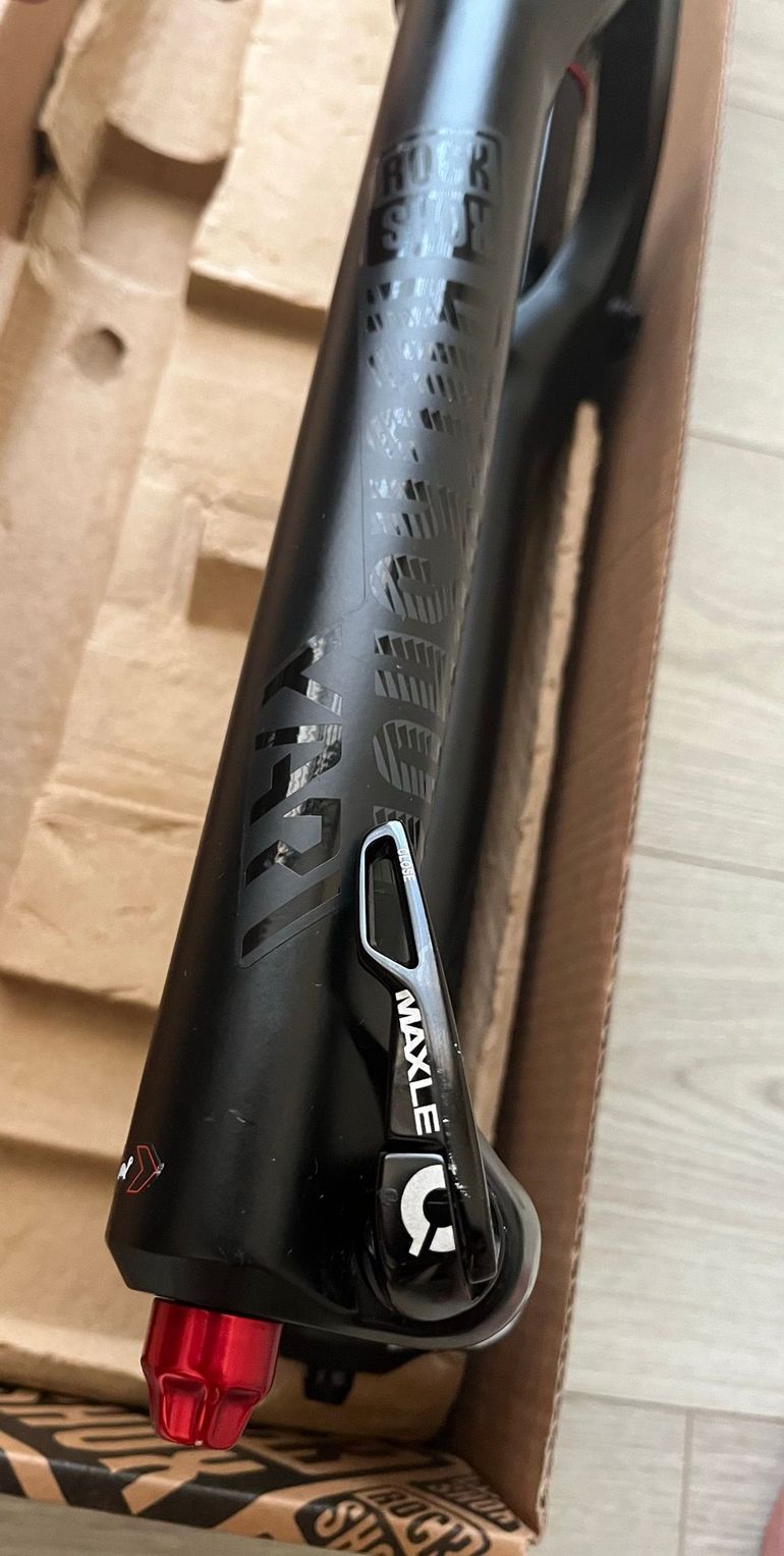 Used RockShox FS-Yari RC B2 bike — image 9 of 12