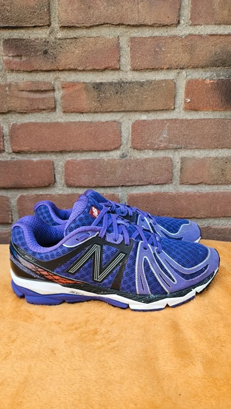 New Balance M890V2 Revlite bike usato — immagine 4 di 8