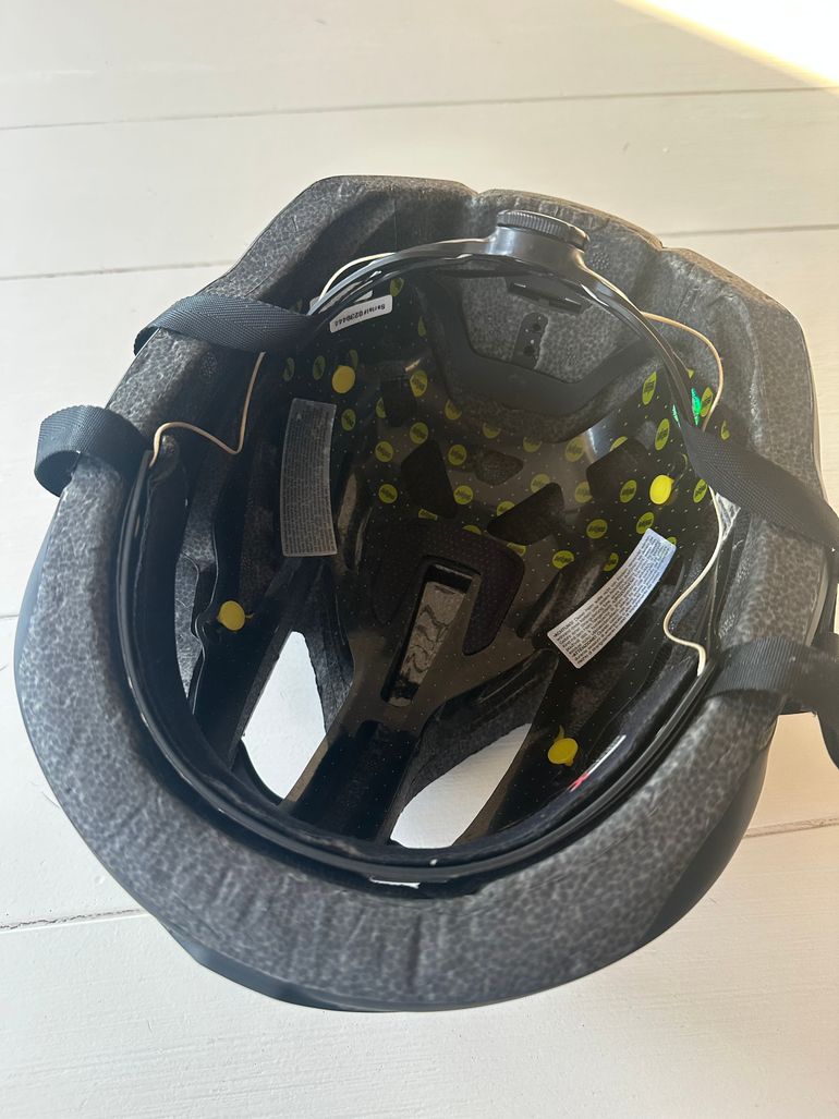 Used Oakley Aero 5 Helmet Medium 2023 bike — image 4 of 4