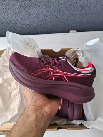 Tweedehands Asics nimbus 28 bike — afbeelding 2 van 9