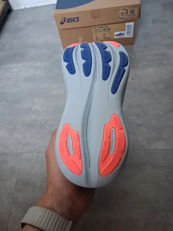 Tweedehands Asics Gel Nimbus 28 bike — afbeelding 4 van 5