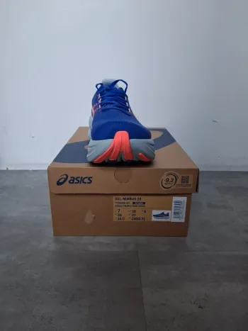 Tweedehands Asics Gel Nimbus 28 bike — afbeelding 2 van 5