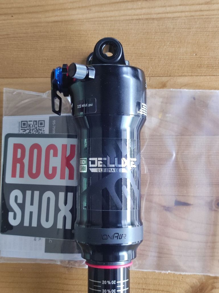 Použité RockShox Deluxe Ultimate Debonair 210x55 2026 bike — obrázek 2 z 5