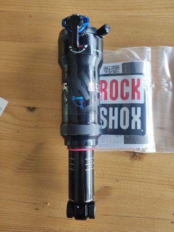 Použité RockShox Deluxe Ultimate Debonair 210x55 2026 bike
