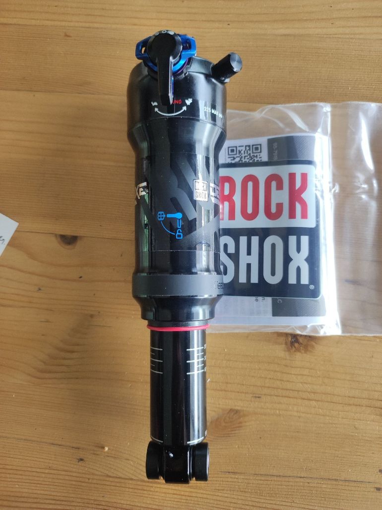 Použité RockShox Deluxe Ultimate Debonair 210x55 2026 bike — obrázek 1 z 5