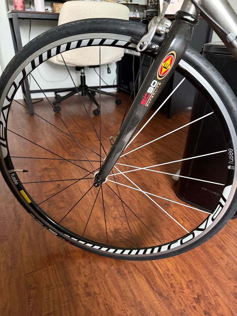 Used Roval Fusee SL 25 Clincher 700c Wheelset bike — image 1 of 3