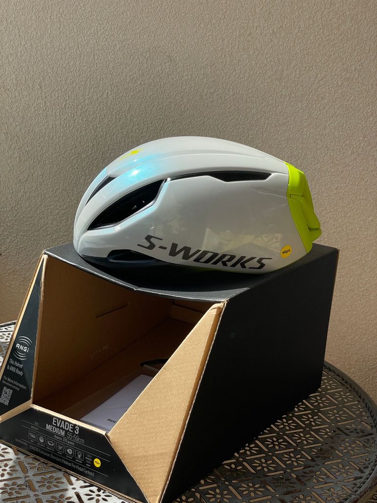 Used Specialized S-Works Evade 3 Hyper Dove Grey M 2025 bike — image 6 of 20