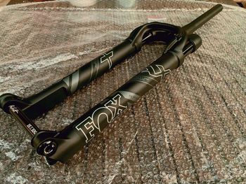 Fox 32 FLOAT AX PERFORMANCE Elite 700C Fork bike d'occasion — image 2 sur 7