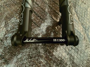 Fox 32 FLOAT AX PERFORMANCE Elite 700C Fork bike d'occasion — image 3 sur 7