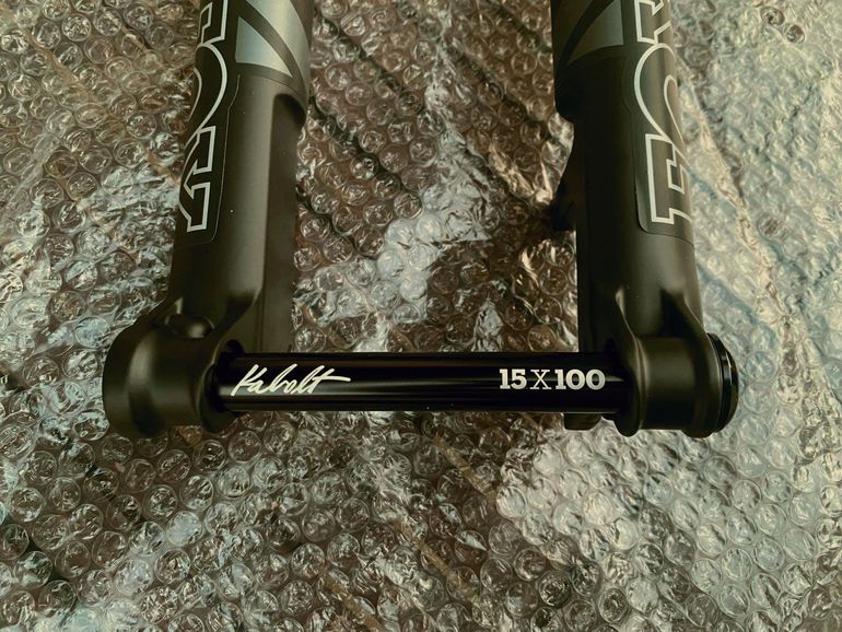 Fox 32 FLOAT AX PERFORMANCE Elite 700C Fork bike d'occasion — image 3 sur 7