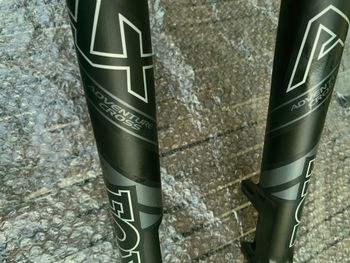 Fox 32 FLOAT AX PERFORMANCE Elite 700C Fork bike d'occasion — image 7 sur 7