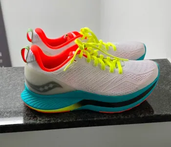 Saucony Endorphin Shift bike de segunda mano