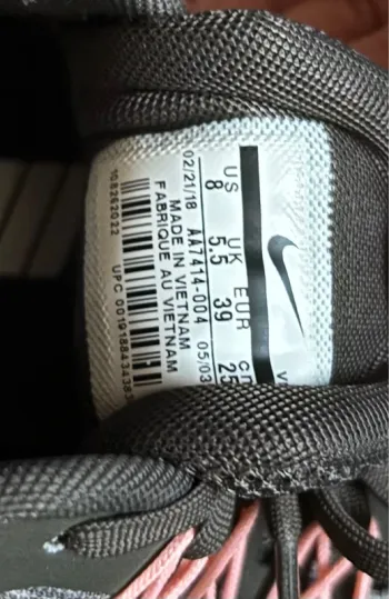Nike Running Shoes bike usato