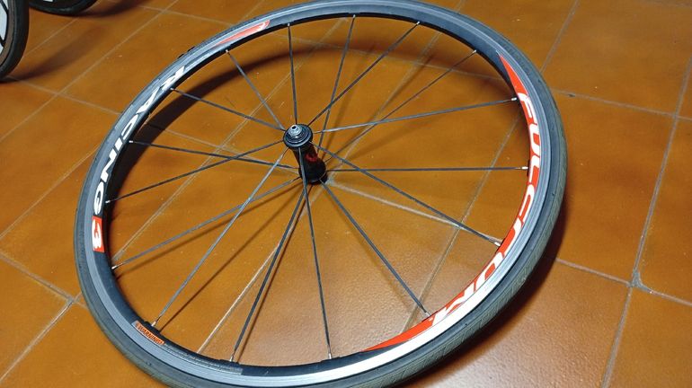 Używany Fulcrum Racing 3 Front Wheel bike — zdjęcie 2 z 5
