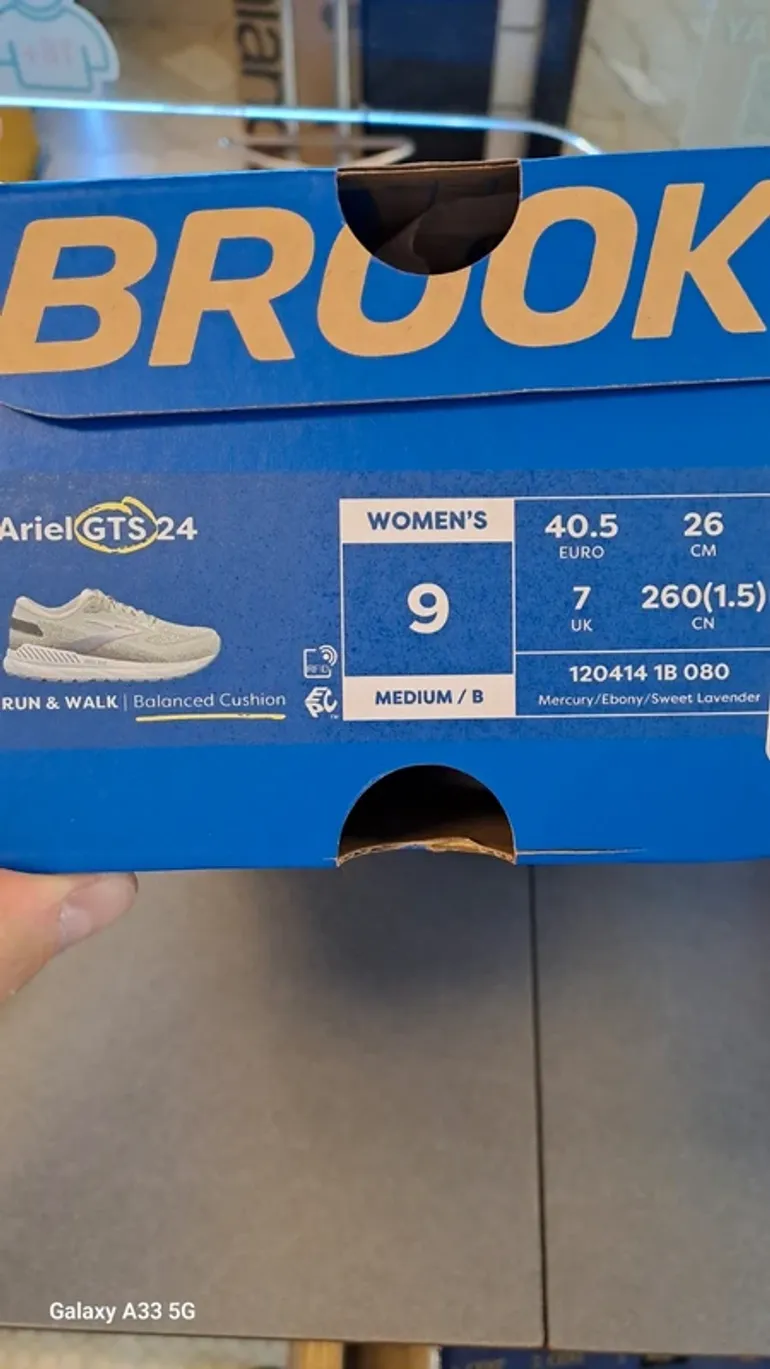 Brooks Women's Running Shoes bike d'occasion — image 3 sur 3