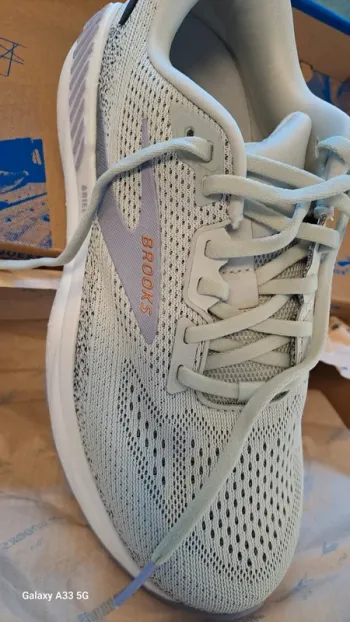 Brooks Women's Running Shoes bike d'occasion — image 2 sur 3