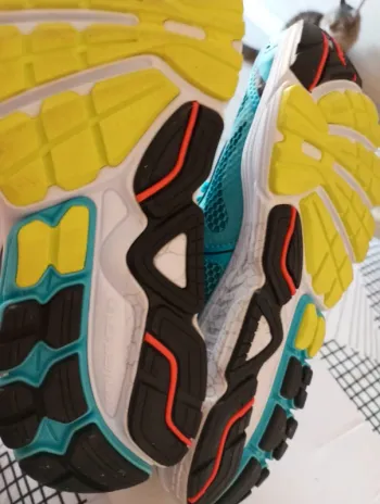 Używany Saucony Omni 14 bike — zdjęcie 4 z 6