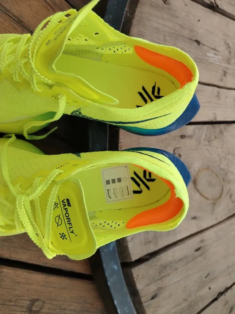 Used Nike ZoomX Vaporfly Next% 3 bike — image 3 of 3