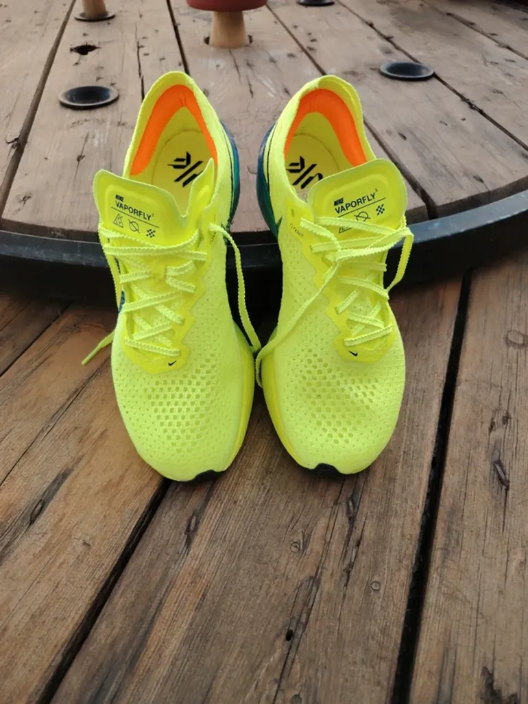Used Nike ZoomX Vaporfly Next% 3 bike — image 2 of 3