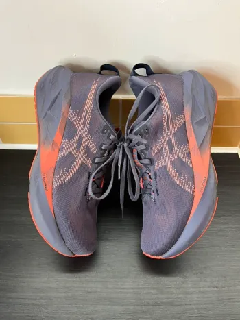 Asics Novablast 5 bike de segunda mano — imagen 2 de 14