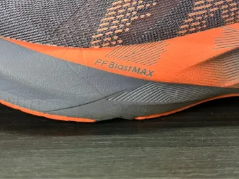 Asics Novablast 5 bike de segunda mano — imagen 14 de 14
