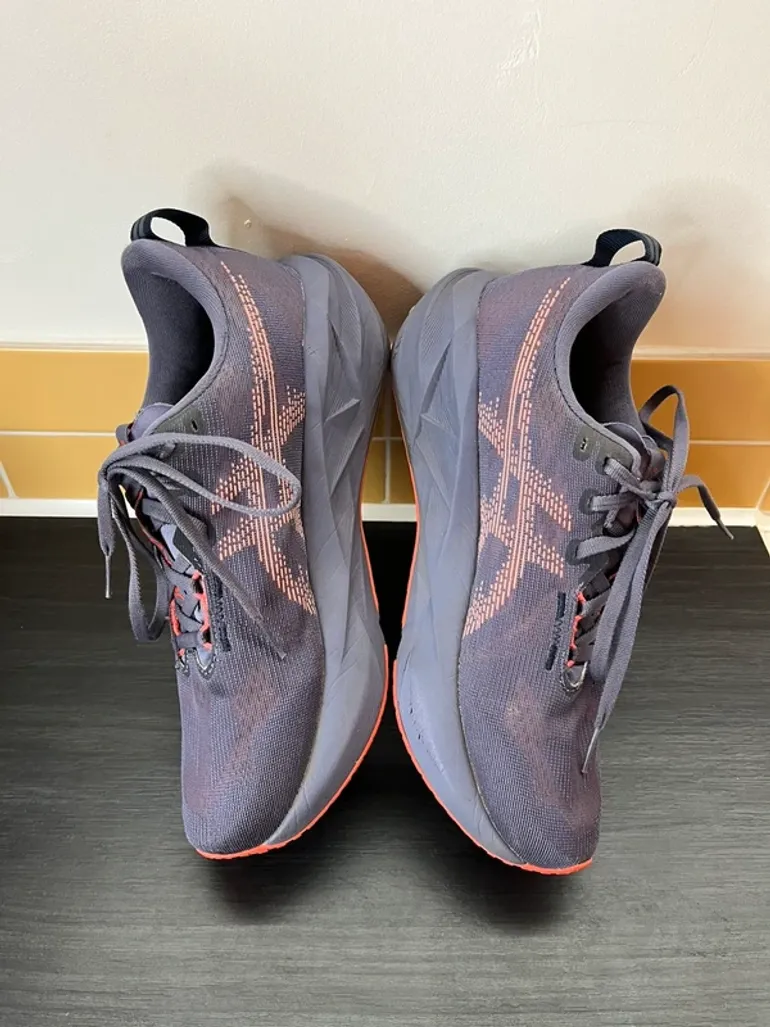 Asics Novablast 5 bike de segunda mano — imagen 3 de 14
