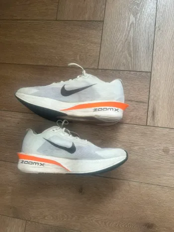 Nike Vaporfly 4 bike usato — immagine 5 di 6