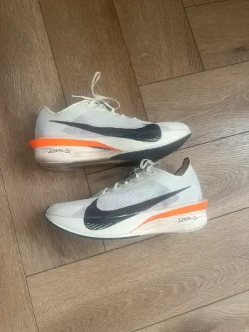 Nike Vaporfly 4 bike usato — immagine 4 di 6